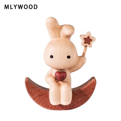تمثال أرنب خشبي